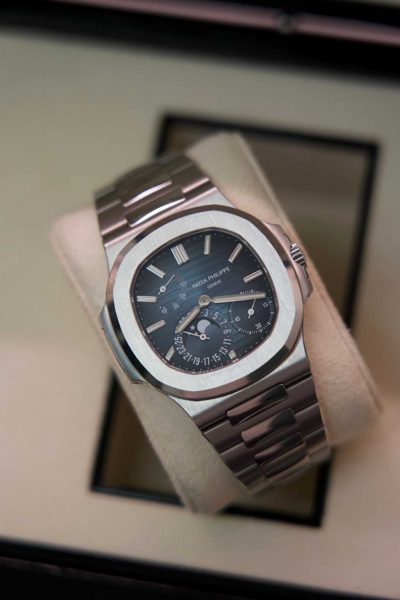 Patek Philippe Nautilus  5712 5712 1 A